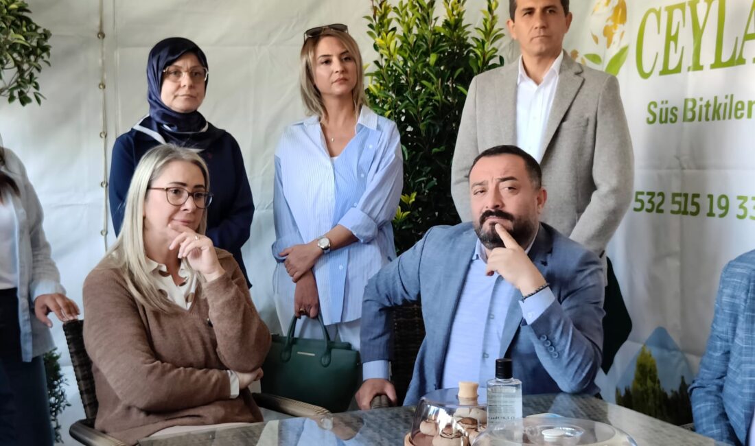 Ödemiş Süs Bitkileri Fuarı’nda AK Parti ve CHP arasında samimi