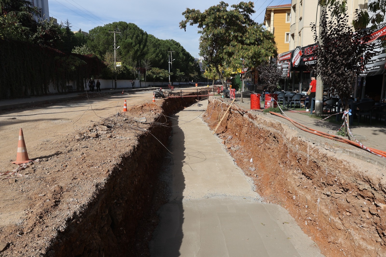 Ahmet Aras, “Günü kurtaran değil, yarını kuran işler yapacağız.” diyerek