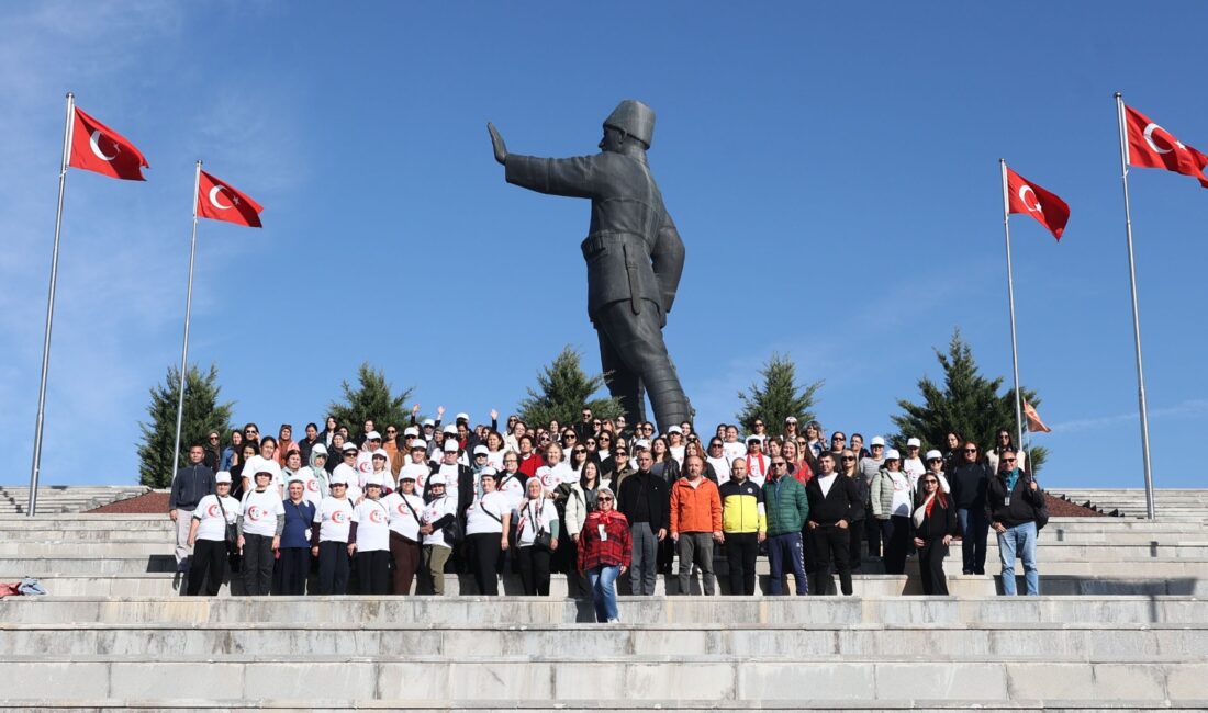Başkan Aras’tan Anlamlı Cumhuriyet Mesajı: “Cumhuriyet, Kadınların Varlığıyla Güçlüdür” Muğla Büyükşehir Belediyesi, Cumhuriyet’in 102. yılı şerefine 102 kadını Anıtkabir'e