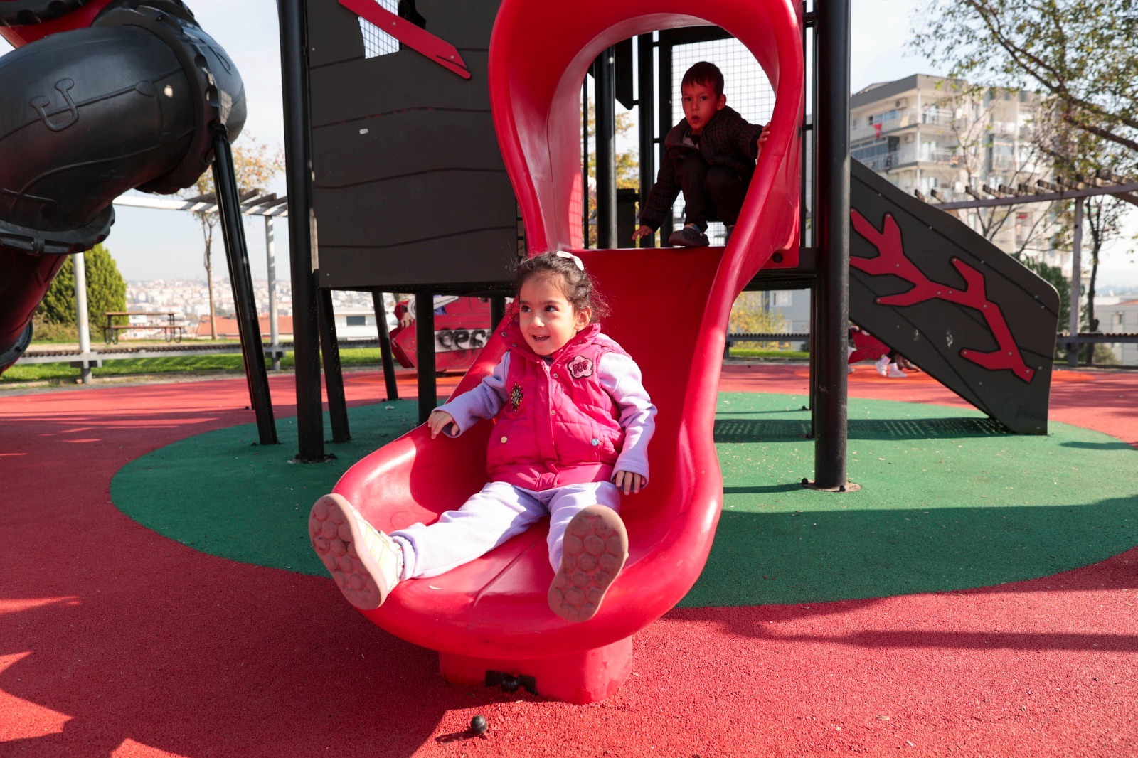 Buca Belediyesi, ilçenin nefes alanlarında büyük bir yenileme başlattı. Başkan
