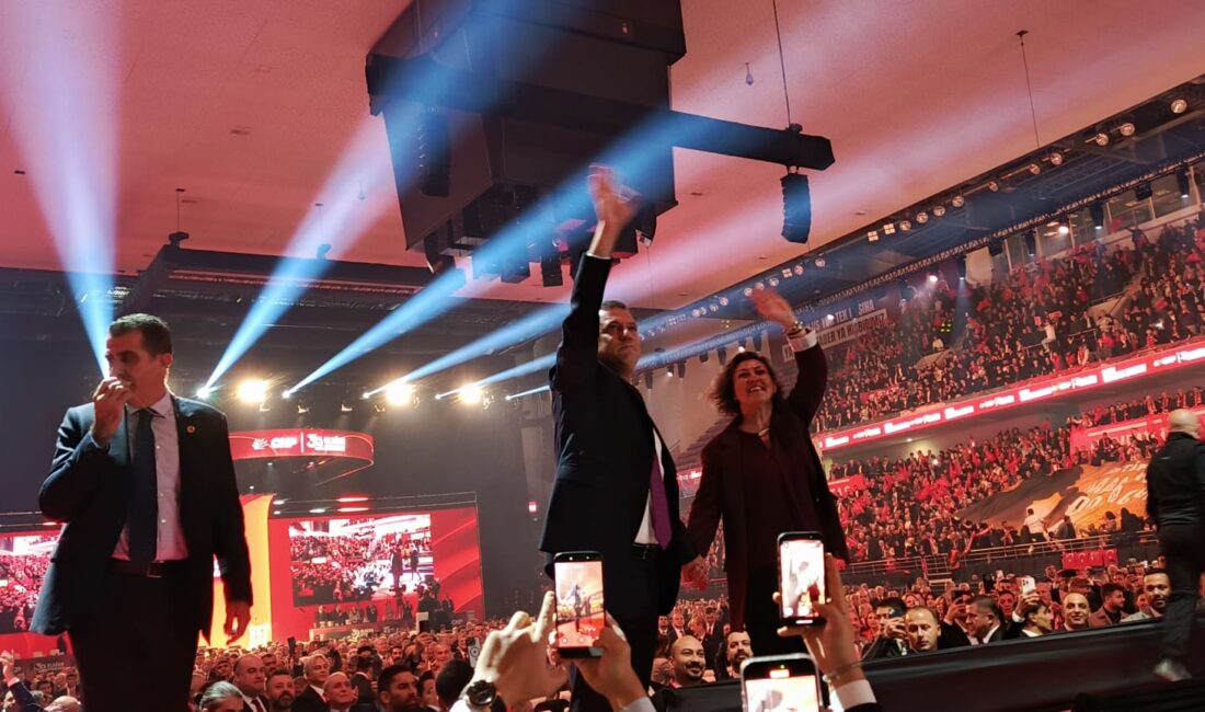 CHP Kurultayı'nın 2. gününde tek aday Özgür Özel oldu. Özel,