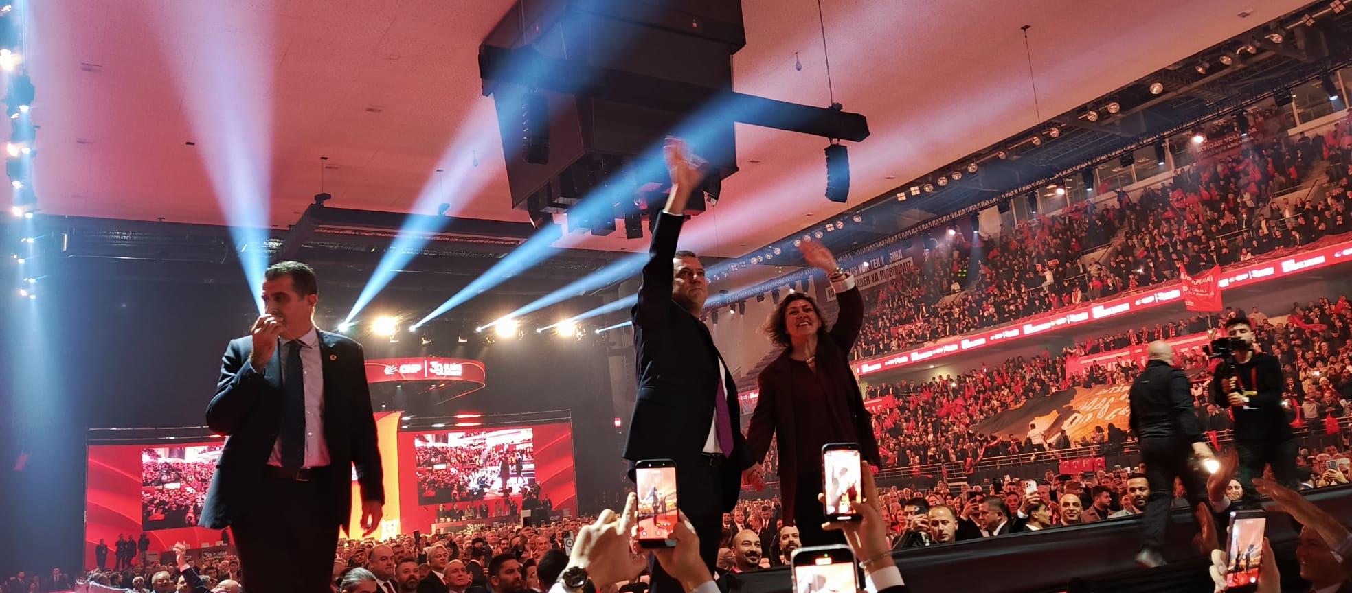 CHP Kurultayı'nın 2. gününde tek aday Özgür Özel oldu. Özel,