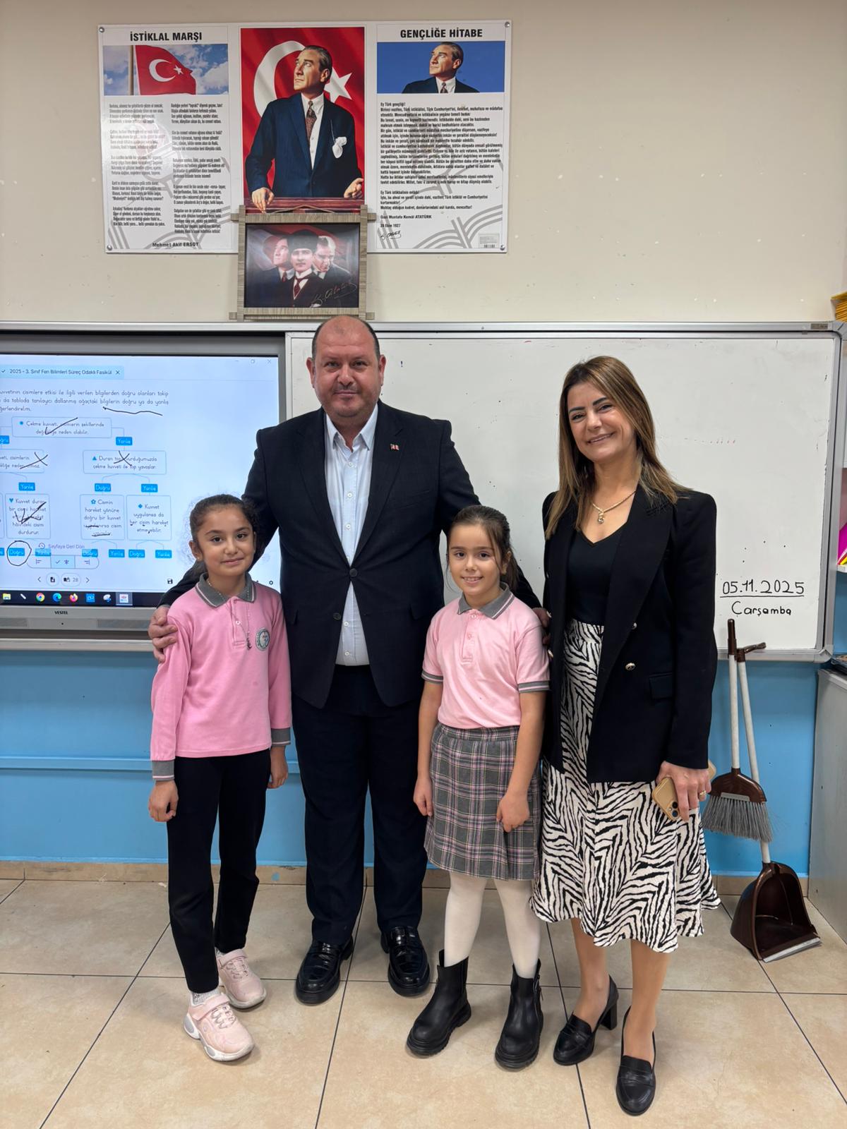 Menderes Maurice Aliberti-Esin Özgener İlkokulu 3/A sınıfında başkan yardımcısı olan