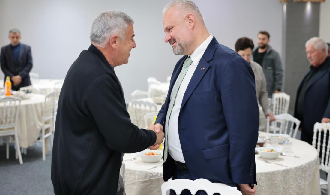 Menemen Belediye Başkanı Aydın Pehlivan, ilçedeki şoför esnafıyla bir araya