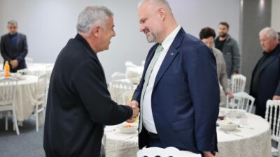 Menemen Belediye Başkanı Aydın Pehlivan, ilçedeki şoför esnafıyla bir araya