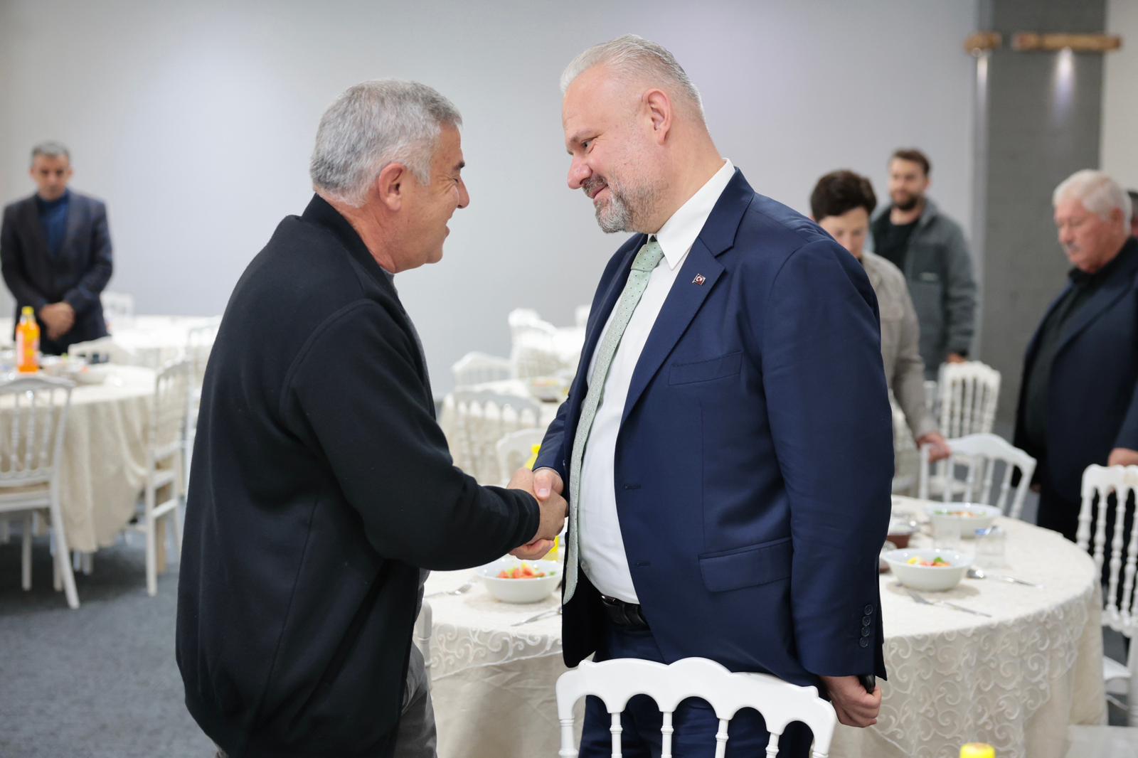 Menemen Belediye Başkanı Aydın Pehlivan, ilçedeki şoför esnafıyla bir araya