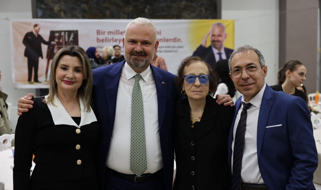 Menemen Belediyesi tarafından düzenlenen Öğretmenler Günü gecesi coşkuyla kutlandı. Bin'in