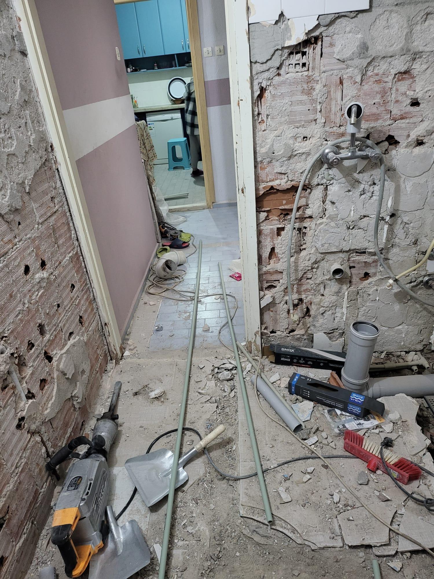 Foça’da mimarlık ofisi üzerinden dolandırıcılık yaptığı iddia edilen kişiler