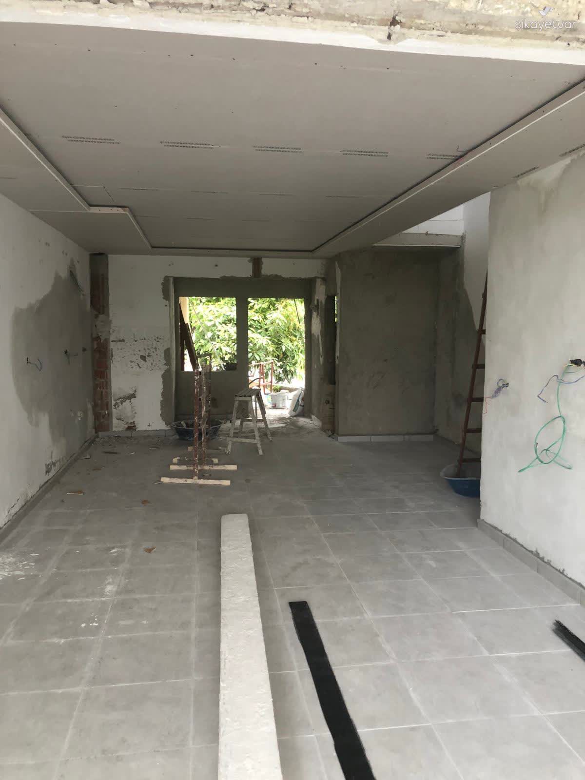 Foça’da mimarlık ofisi üzerinden dolandırıcılık yaptığı iddia edilen kişiler