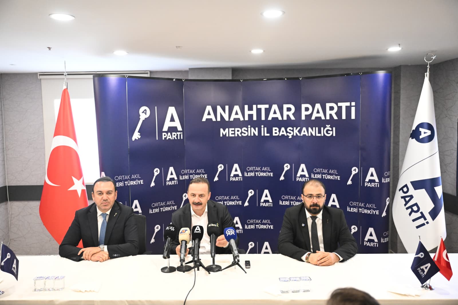 Anahtar Parti Genel Başkanı Yavuz Ağıralioğlu, Mersin'de 
