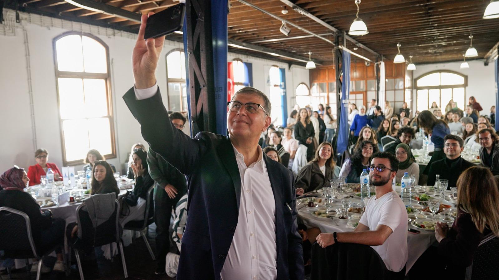 Yuvamız İzmir Çocukları, Üniversitelilerle Geleceğin Atölyeleri nde Buluşuyor