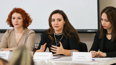 Buca Belediyesi'nin düzenlediği "Aşk Bu Değil" atölyesinde, Türk televizyon dizilerinde