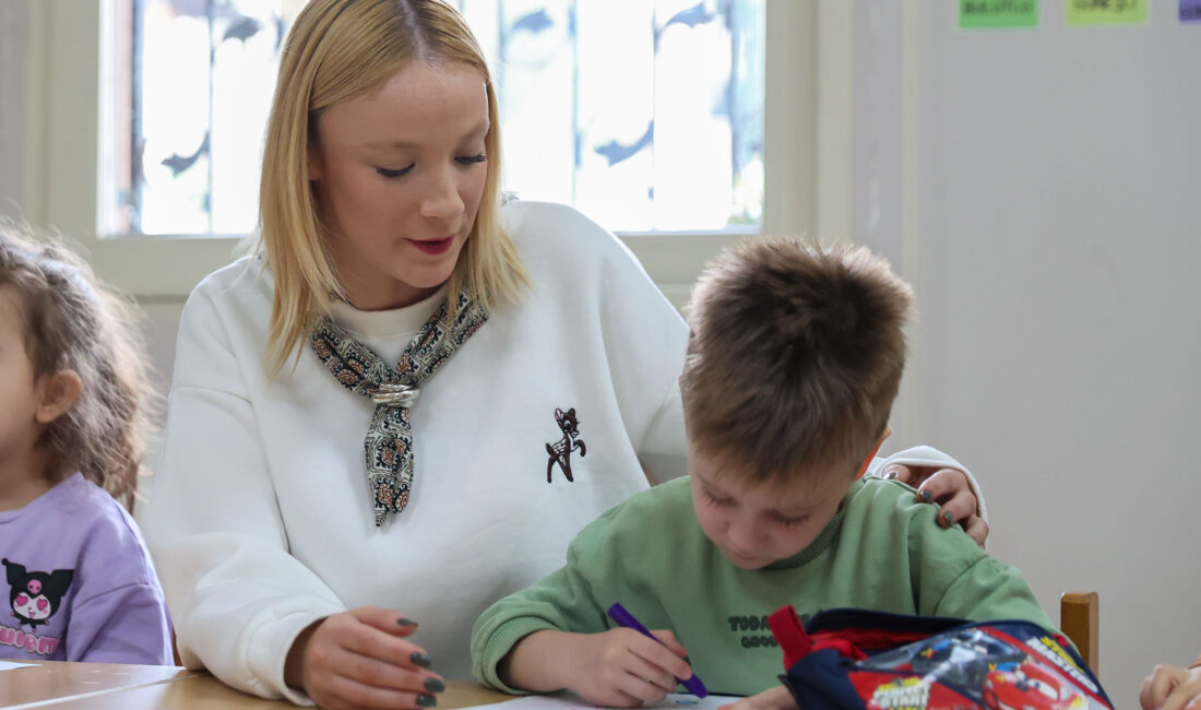 Buca Belediyesi, 24 Kasım Öğretmenler Günü için Başöğretmen Atatürk'ü merkezine