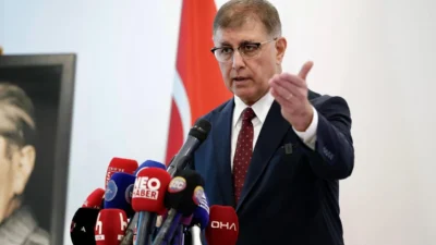 İzmir Büyükşehir Belediyesi Meclisi bütçe görüşmelerinde, AK Partili Hüsnü Boztepe'nin