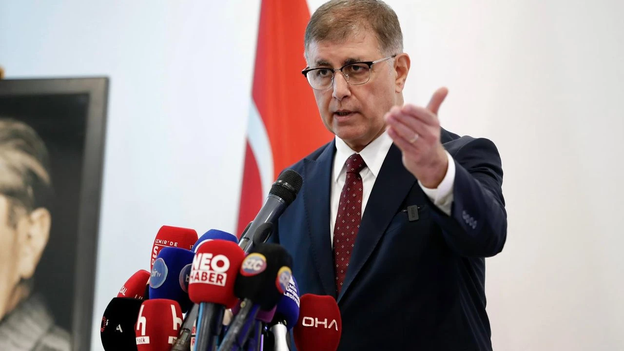 İzmir Büyükşehir Belediye Başkanı Tugay, görev kanunlarını gönderen AK Partili