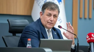 İzmir Büyükşehir Belediye Başkanı Cemil Tugay, bütçe görüşmelerinde ulaşım eleştirilerine