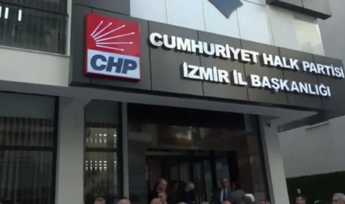 CHP İzmir’de Tarihi Asansör’de Kritik Zirve! Kurultay Öncesi İlk Delege Toplantısı CHP İzmir İl Başkanı Çağatay Güç, 28-30 Kasım'da yapılacak 39.