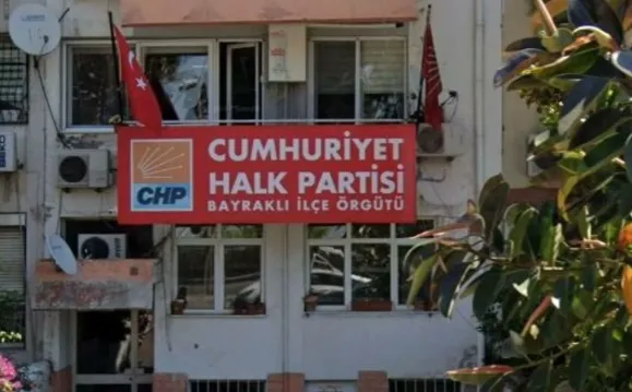 CHP Bayraklı’da ‘Şiddete Göz Mü Yumuluyor?’ Sorusu Gündemde: İlçe Başkanlığı Sessizliğe Gömüldü! CHP Bayraklı’da Meclis Üyesi Fatma Akçam'a önce yumruklu saldırı, sonra