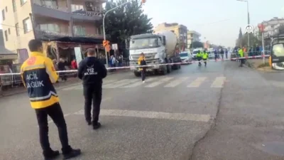 İzmir'in Ödemiş ilçesinde, torununu okula götüren Nadire K. (64), yaya