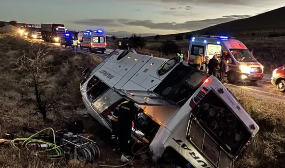 Afyonkarahisar Dinar'da Elazığ Murat Turizm'e ait yolcu otobüsünün şarampole devrilmesi