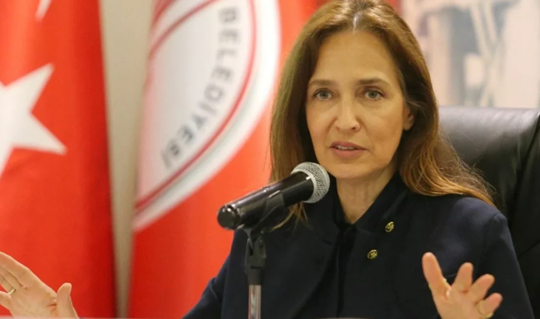 Karşıyaka Belediye Başkanı Yıldız Ünsal, tadilat nedeniyle kapalı olan Bostanlı