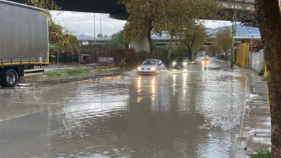 Meteoroloji ve AFAD'ın sarı kodlu uyarısının ardından İzmir'de gök gürültülü