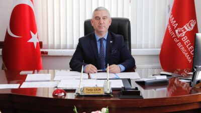 Bergama Belediye Başkanı Tanju Çelik, 24 Kasım mesajında öğretmenliğin onurlu