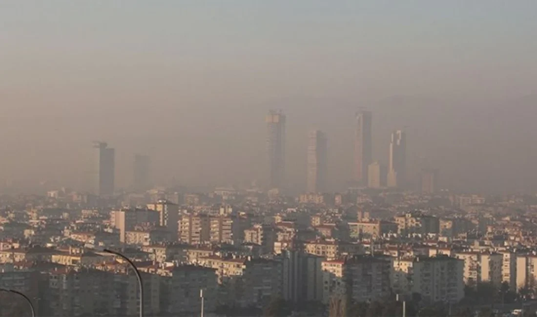 Hava kalitesi raporlarına göre İzmir'de yoğun hava kirliliği yaşanıyor. Hassas