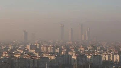 Hava kalitesi raporlarına göre İzmir'de yoğun hava kirliliği yaşanıyor. Hassas