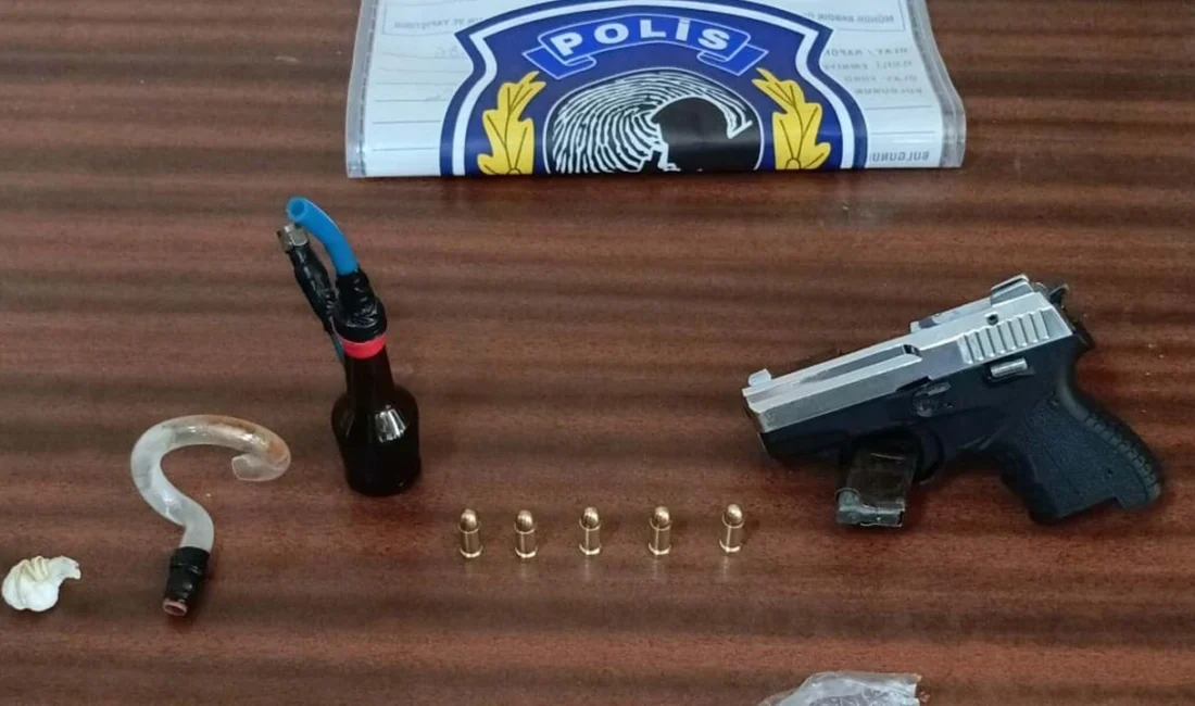 İzmir Gaziemir'de Torbalı-Gaziemir Karayolu üzerinde durdurulan bir araçta 300 gram