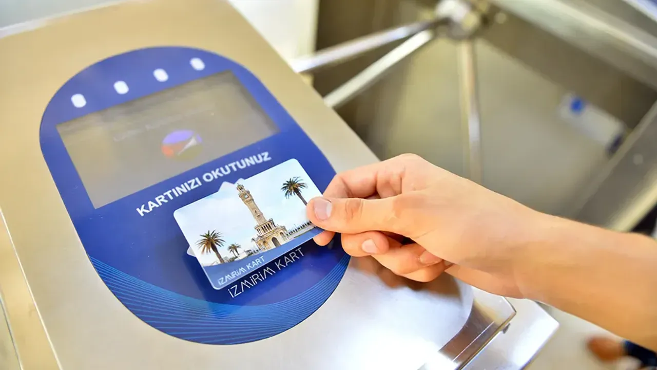 İzmir Büyükşehir Belediyesi Meclisi, toplu ulaşım tarifesinde 'Öğrenci' ibaresini 'Genç'