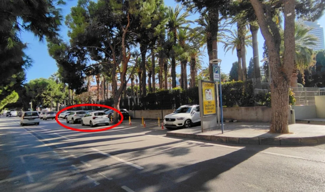 İzmir Büyükşehir Belediyesi'nin Alsancak ve Kordon bölgelerinde başlattığı 'aboneli' otopark