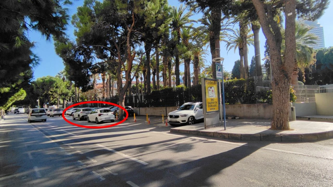 İzmir Büyükşehir Belediyesi'nin Alsancak ve Kordon bölgelerinde başlattığı 'aboneli' otopark