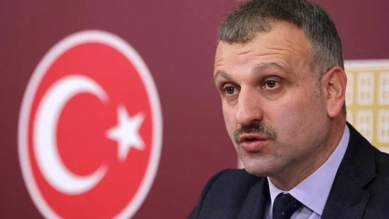 Erdoğan’ın danışmanı Oktay Saral, ATA Parti lideri Zeybek’e “müptezel” ve