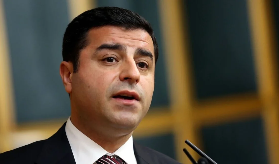 Demirtaş’tan Yeni Mesaj: “Barışın Yolcuları Yola Devam Etmeli” Demirtaş, “Barışın yolcuları yola odaklanmalı.” diyerek eleştirilerin ardından yeni bir