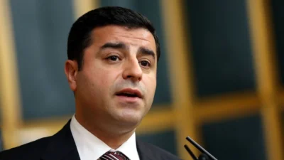 Demirtaş, “Barışın yolcuları yola odaklanmalı.” diyerek eleştirilerin ardından yeni bir