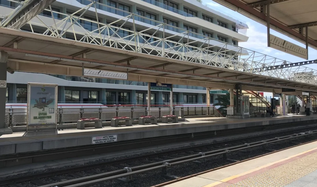 İzmir Metro'nun Bornova ilçesindeki Stadyum durağının adının "Çamdibi" olarak değiştirilmesi