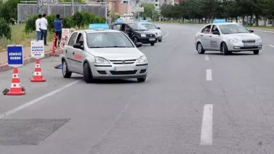 İzmir Sürücü Kursları ve Eğitimcileri Derneği Başkanı Tolga Abacı, 2026