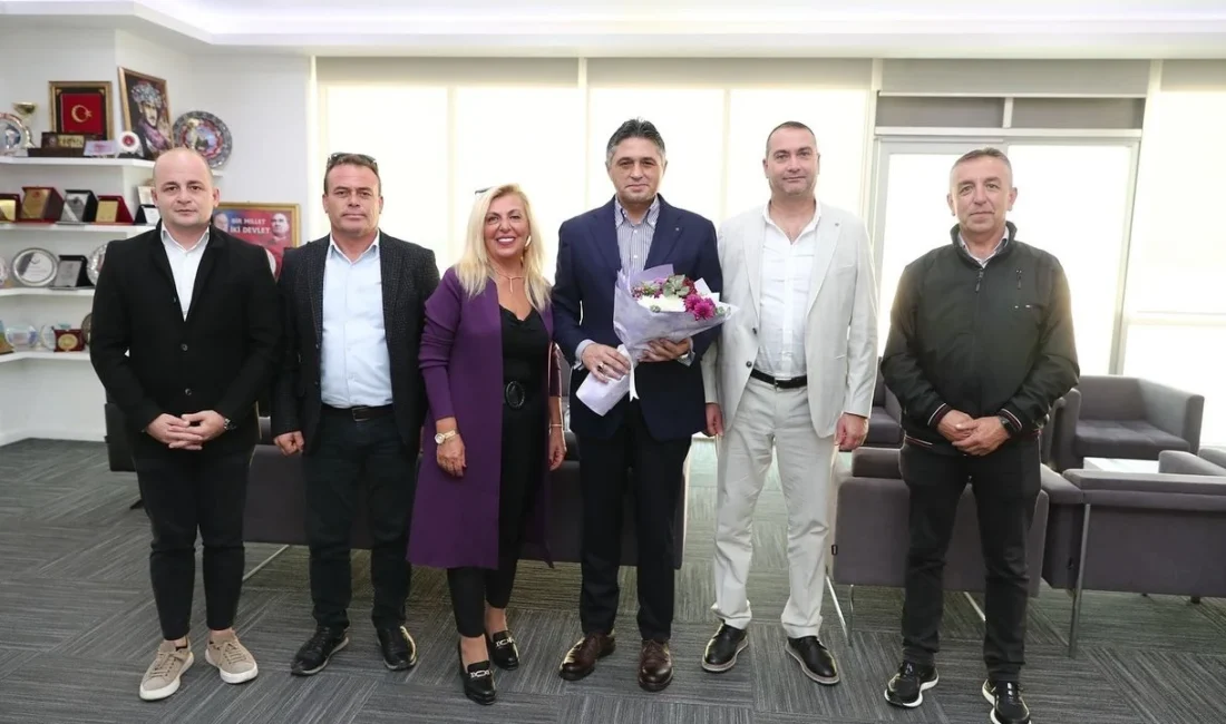 Felaket Sonrası Foça’dan Aliağa’ya Dikkat Çeken Ziyaret: “Kazma Kürek Alır Giderim” Foça sel felaketinin ardından yardıma koşan Aliağa Belediyesi'ne teşekkür ziyareti