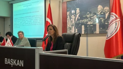 Karşıyaka Belediye Başkanı Yıldız Ünsal, Bostanlı Pazaryeri için olağanüstü toplanan