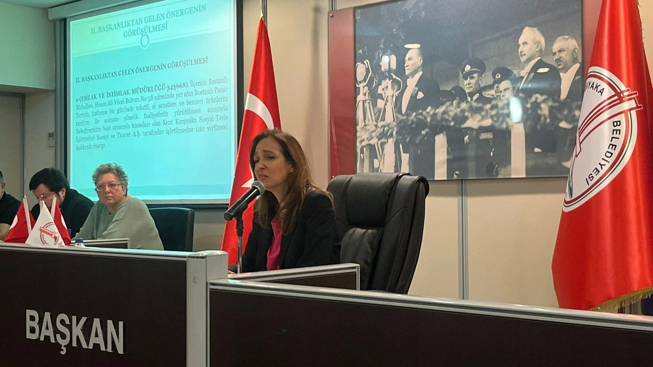 Karşıyaka Belediye Başkanı Yıldız Ünsal, Bostanlı Pazaryeri için olağanüstü toplanan