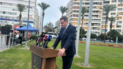 CHP İzmir, 24 Kasım'da alternatif çelenk töreni düzenledi. İl Başkanı