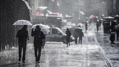Meteoroloji, İzmir dahil 14 il için kuvvetli sağanak uyarısı yaptı.