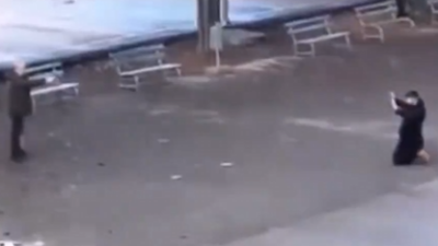 İzmit'te bir baba, kızını takip edip şantaj yapan genci okul