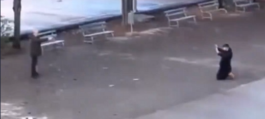 İzmit'te bir baba, kızını takip edip şantaj yapan genci okul