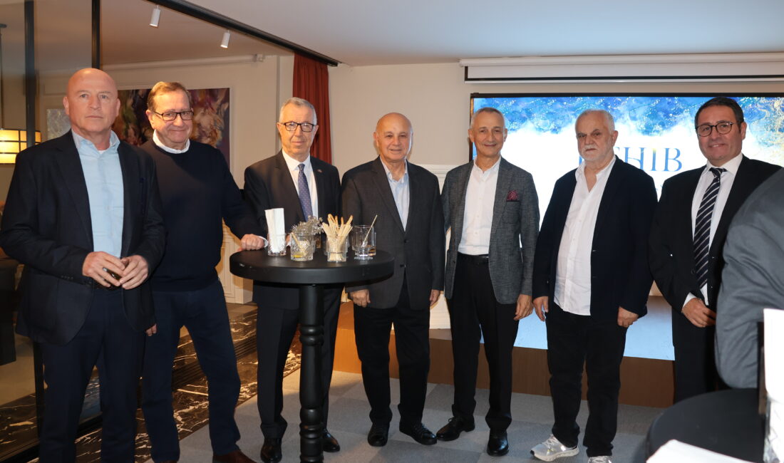 Tekstilde kurtuluş reçetesi: 4 kritik başlık sektörü düzlüğe çıkaracak! EİB Koordinatör Başkanı Jak Eskinazi ve Diğer İnsanlar