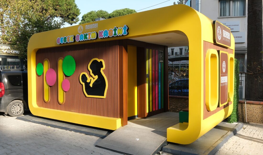 Menemen’de Anneler İçin Hayat Kolaylaşıyor! Dışarıda Bebek Bakım Ünitesi Hizmeti Başlıyor Menemen Belediyesi, ilçede bebekli annelerin acil ihtiyaçlarını gidermeleri için ilçe