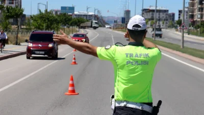 2026 yılı trafik cezaları Yeniden Değerleme Oranı (%25,49) ile netleşti.