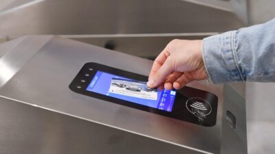 İzmir'de toplu ulaşım yılbaşı gecesi için yeniden düzenlendi. Metro ve