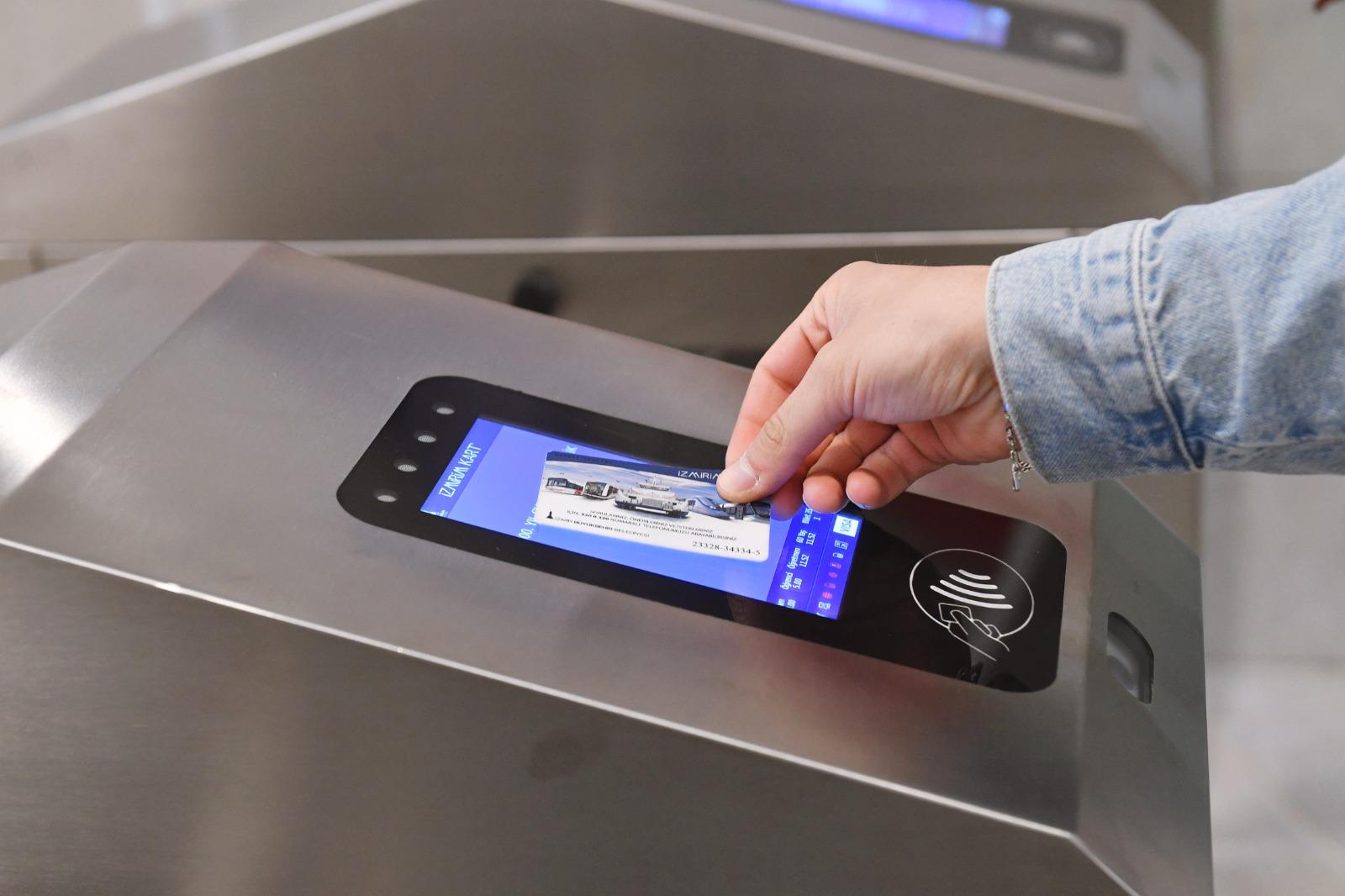 İzmir'de toplu ulaşım yılbaşı gecesi için yeniden düzenlendi. Metro ve